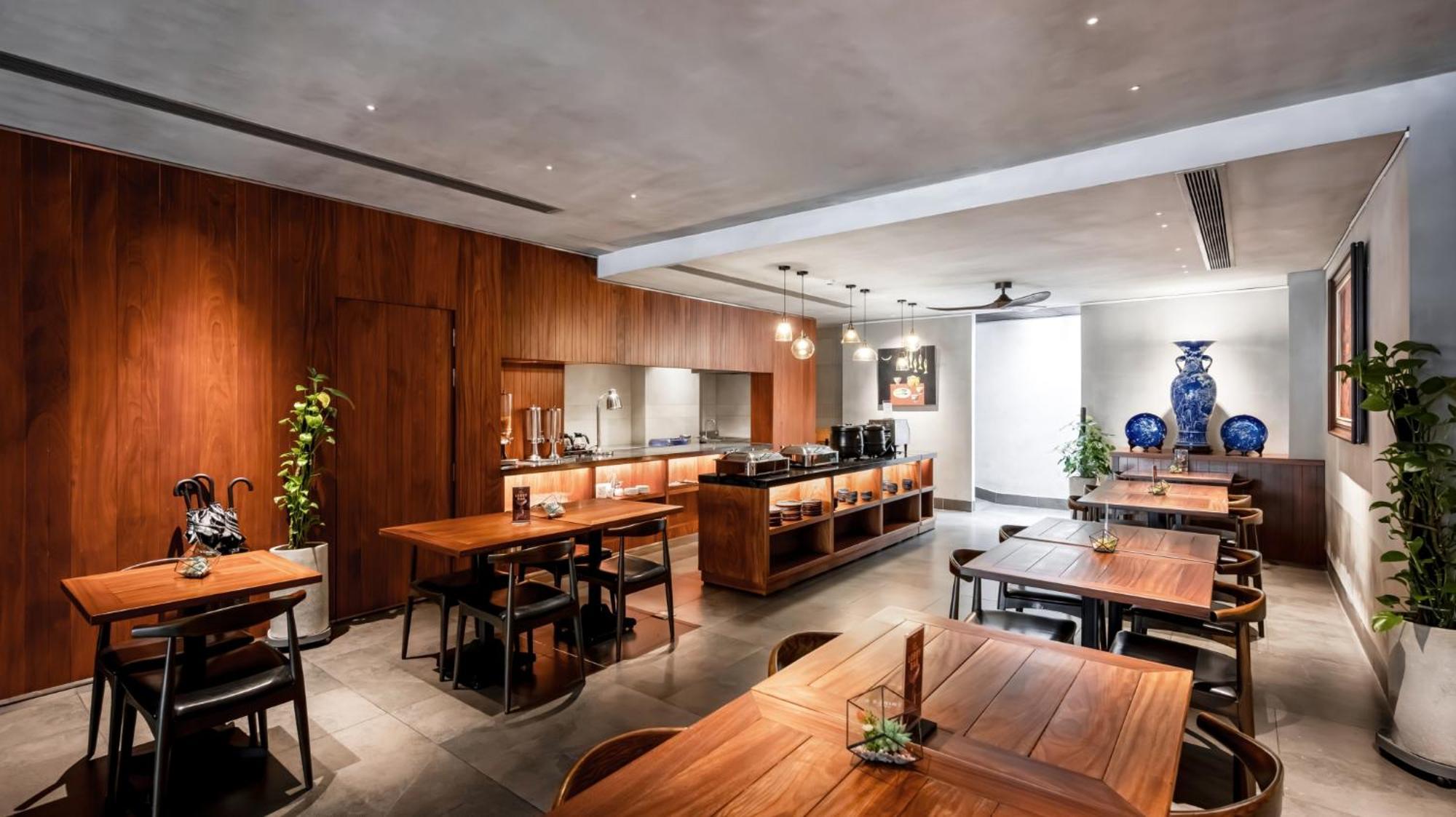 Triple E Metro Ben Thanh Hotel 3*